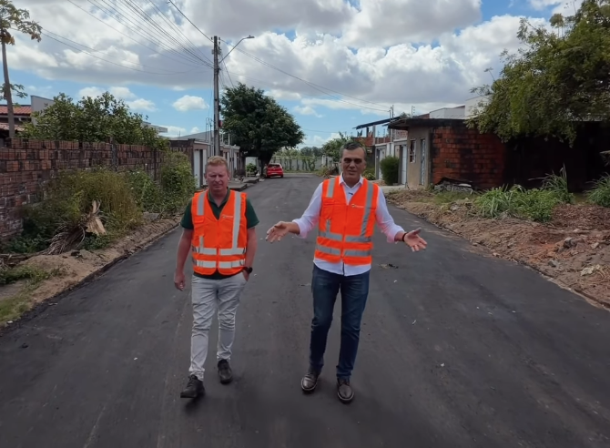 Naumi Amorim retorna às ruas após recuperação e acompanha obras de pavimentação no Bairro Ipiranga
